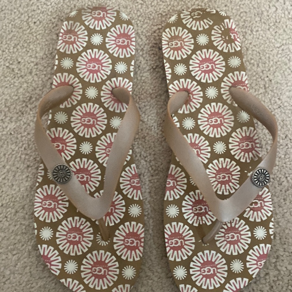 UGG women’s flip flops size 11M
